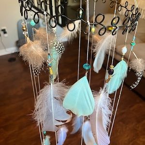 🤩🤩 HOST PICK 🤩🤩 BEAUTIFUL, LIKE NEW Feather Crib Mobile 💙💙